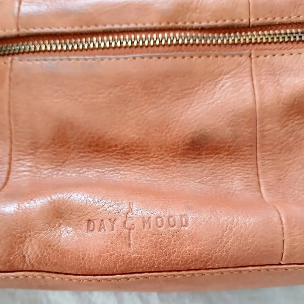 Day & Mood Leather Crossbody Bag